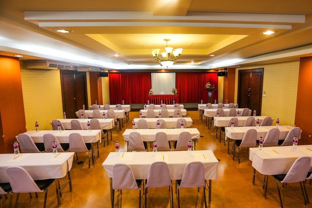 Madina Rayong Hotel Exterior foto