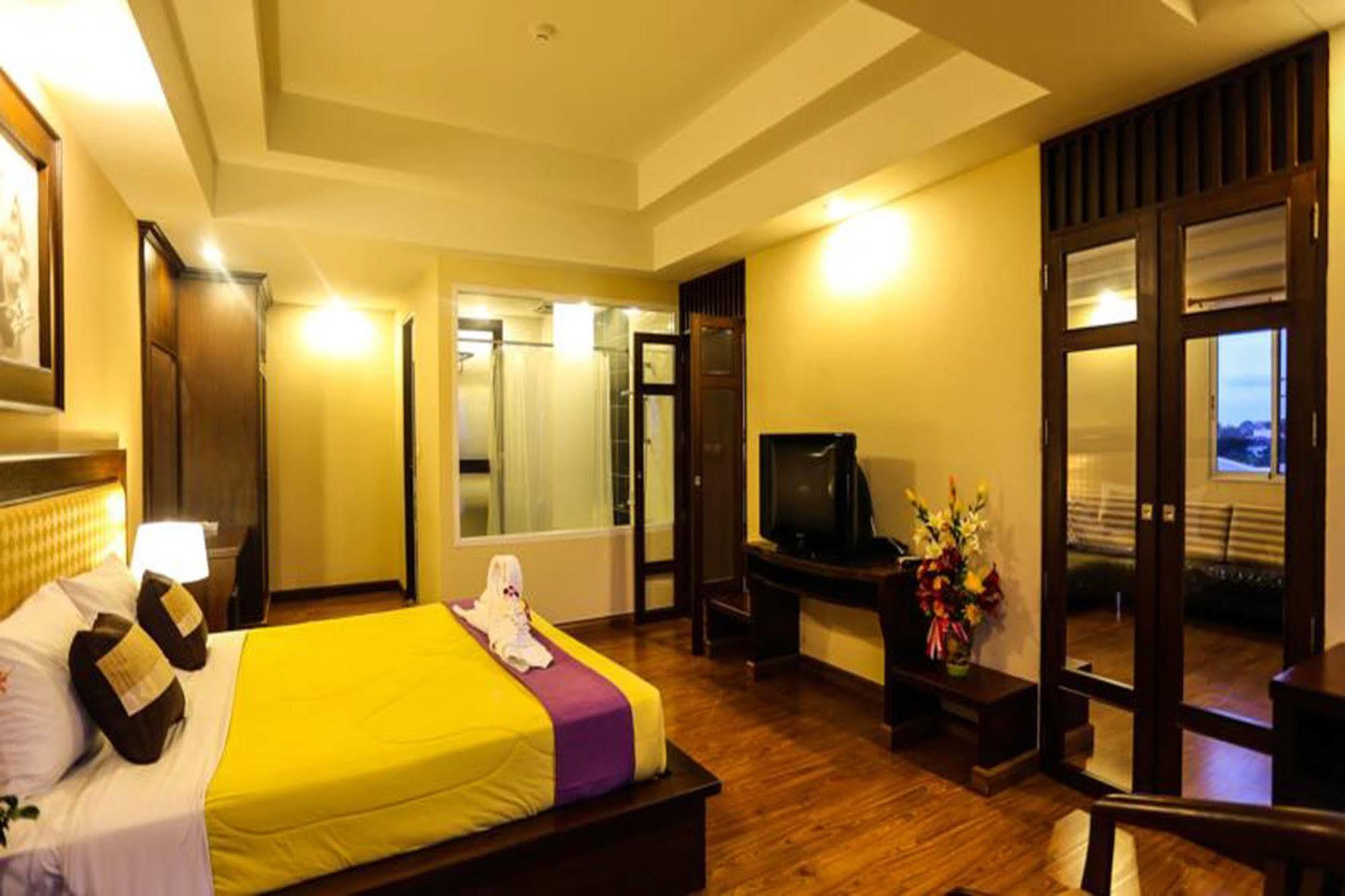 Madina Rayong Hotel Exterior foto