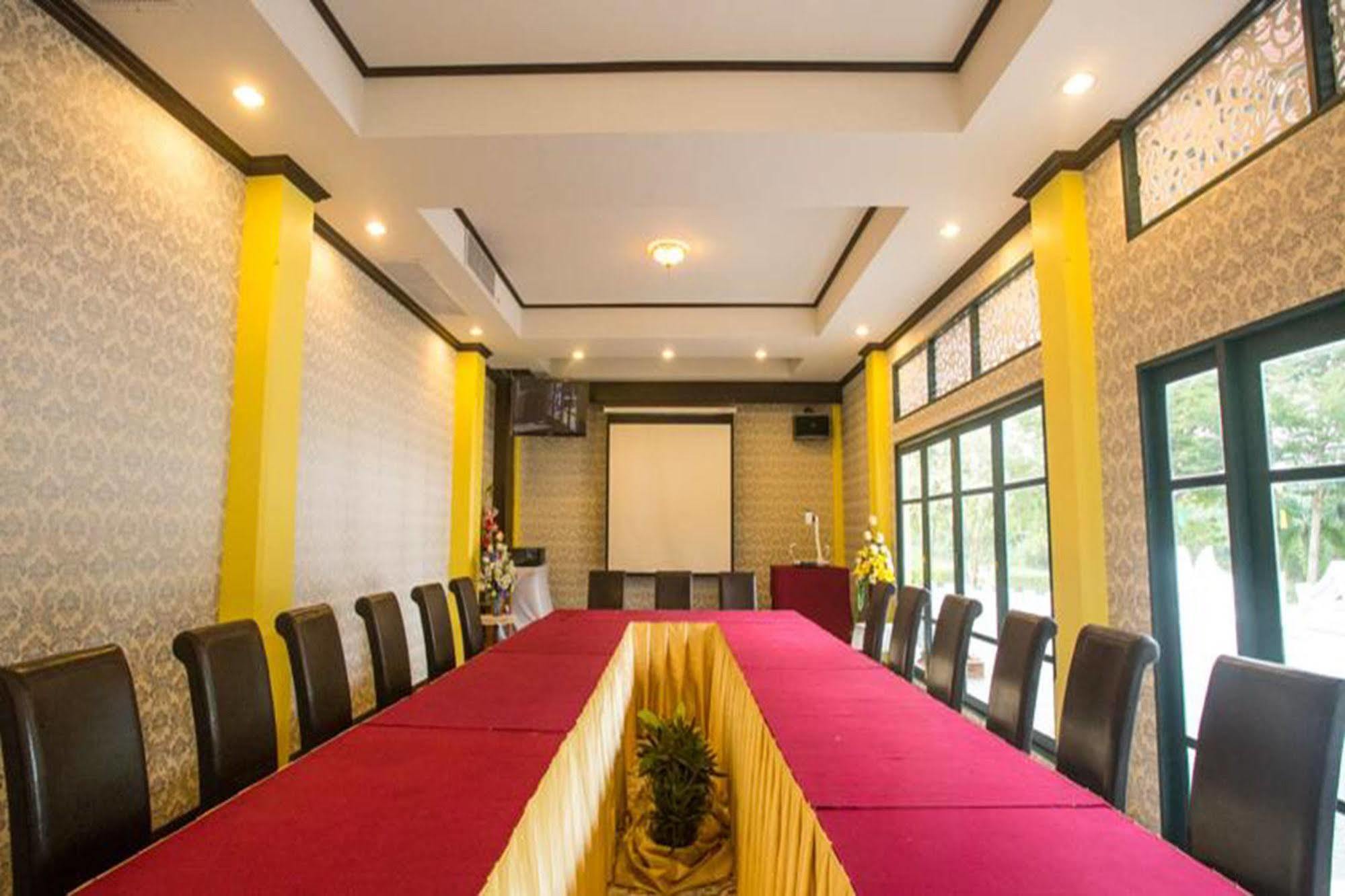 Madina Rayong Hotel Exterior foto